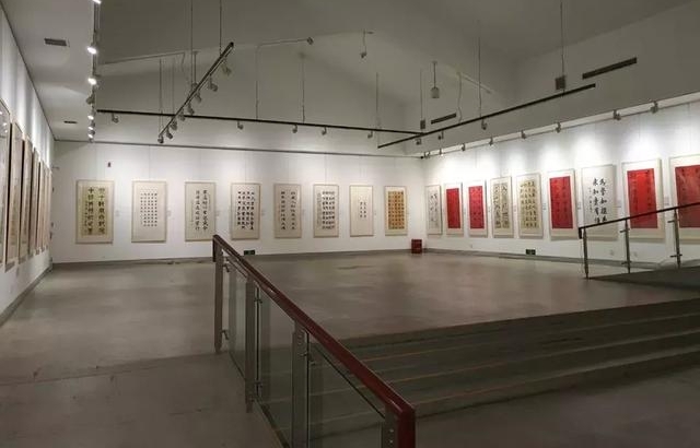 �ܶ���ʱ�������ż���ְ����ף�ĸ￪����ʮ�����黭��Ʒչ����