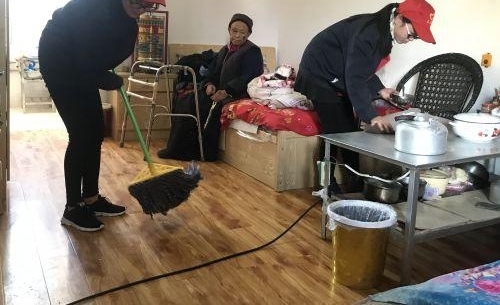 国网甘孜供电公司“双11”慰问孤寡老人