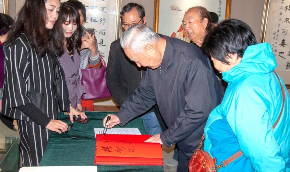 ѰԴ䡪ѧ黭չڿ͹Ӽ಩ݾٰ