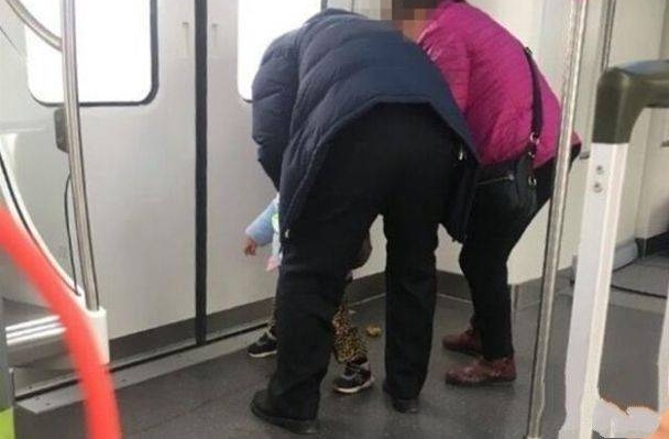 Сڹſڴ㣬˿ͷ׷ָСĻôο