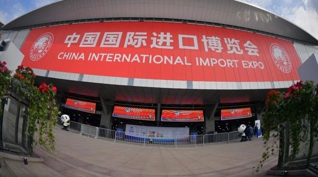 进博会首日,金记者带你感受现场的“高大上”!