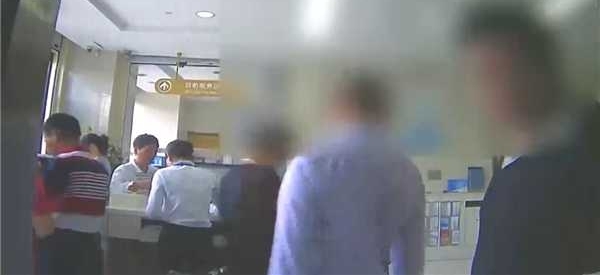 �����ô����ȡ���ݽ���ATM��һ����Ʊ����ǰ