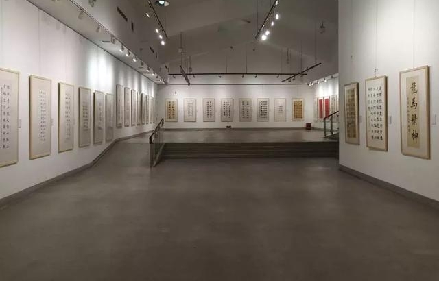 �ܶ���ʱ�������ż���ְ����ף�ĸ￪����ʮ�����黭��Ʒչ����