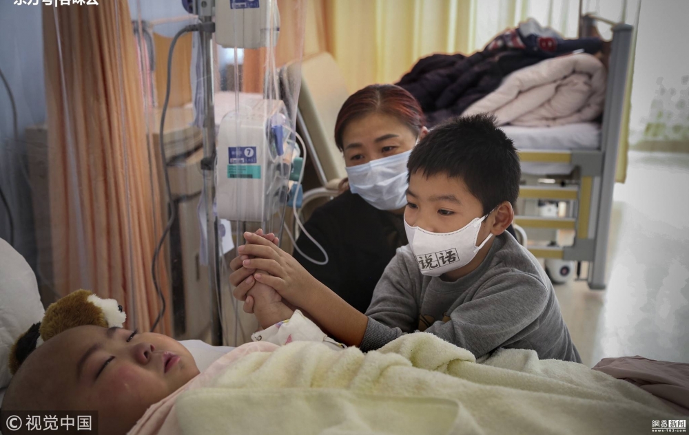 独生子在汶川地震中去世 如今养女再患重病