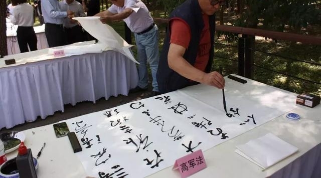 �ܶ���ʱ�������ż���ְ����ף�ĸ￪����ʮ�����黭��Ʒչ����