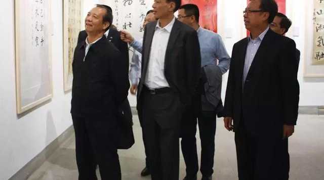 �ܶ���ʱ�������ż���ְ����ף�ĸ￪����ʮ�����黭��Ʒչ����