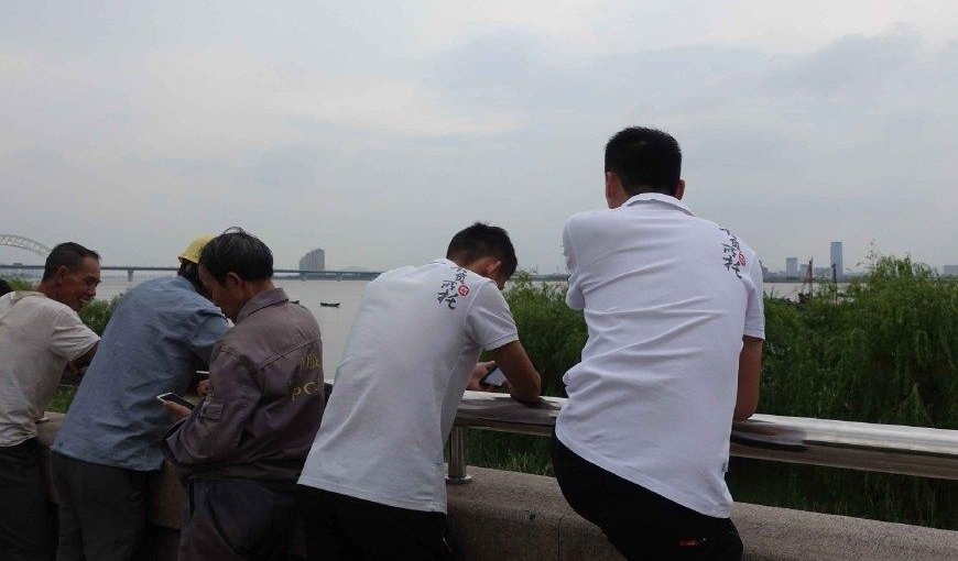 ���Ҹ���������Ҳ�ܳ�����Ǯ�����󳱵��ϰ�����