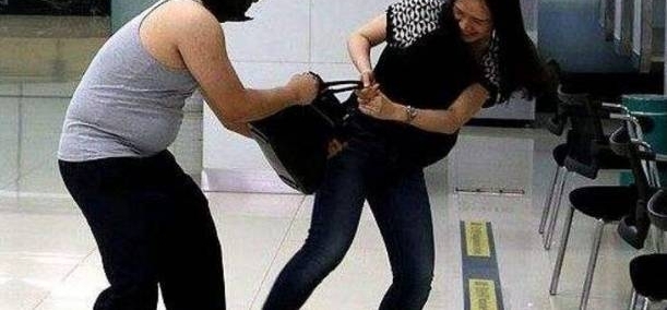 ŮԱϳ;ͬȺ٣һظѣݼ̫