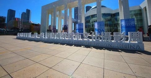 �й������׽조һ��һ·�����ʺ�������Ļ���Ӱ��ӭ����һȺ����ι���