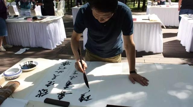 �ܶ���ʱ�������ż���ְ����ף�ĸ￪����ʮ�����黭��Ʒչ����