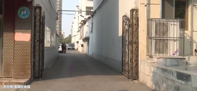 女子停车在小区里,20分钟后回来,看到轮胎有异常报警