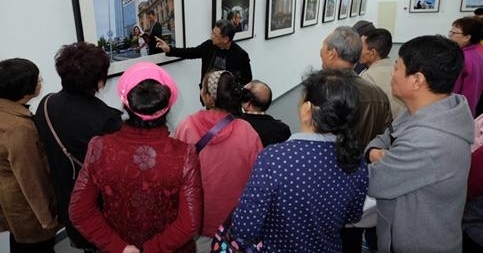 �й������׽조һ��һ·�����ʺ�������Ļ���Ӱ��ӭ����һȺ����ι���