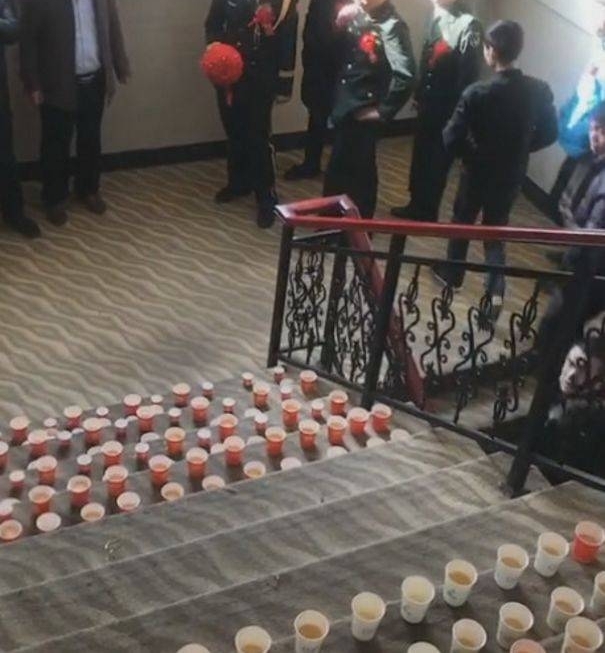 ��������ȥȢϱ��,�յ��Է���¥��,����¥���ϵĶ�����������