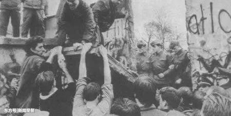 新闻早餐:这个A级通缉犯试图服安眠药自杀,可是药过期了…