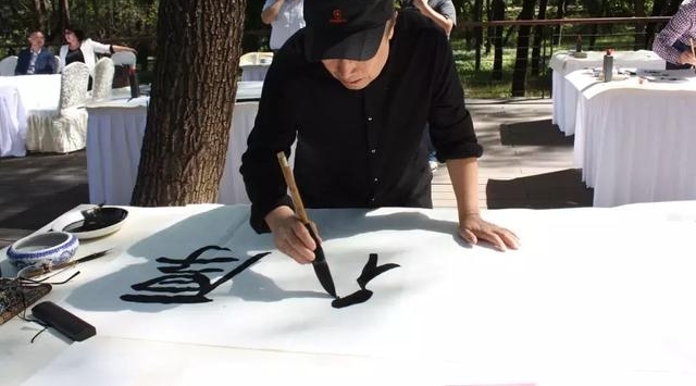 �ܶ���ʱ�������ż���ְ����ף�ĸ￪����ʮ�����黭��Ʒչ����