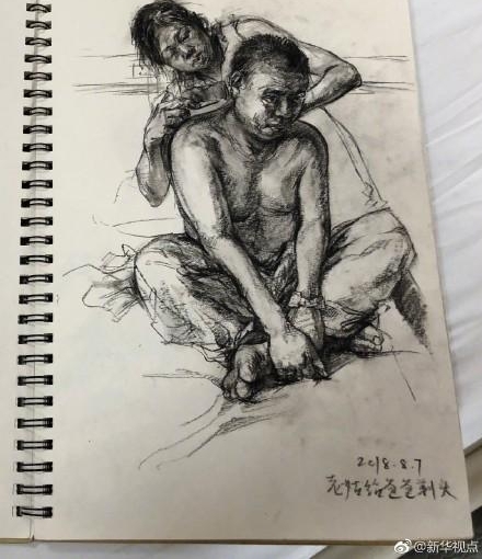 画满两本写生簿:21岁女孩为患癌父亲素描“抗癌日记”