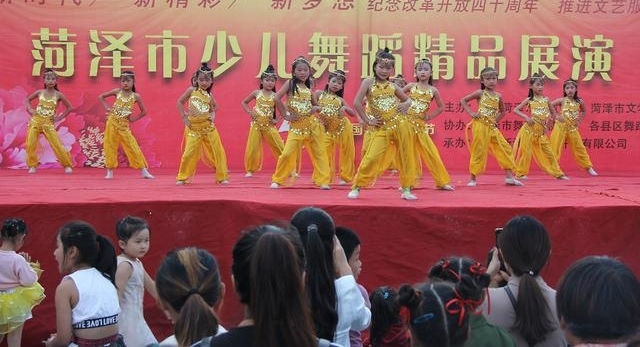 ������й����������ں������ٶ��赸��Ʒչ����ŷ�޳���¥������