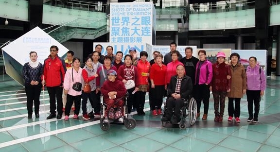 �й������׽조һ��һ·�����ʺ�������Ļ���Ӱ��ӭ����һȺ����ι���