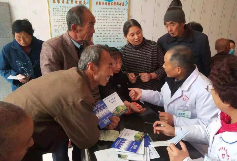 临汾西京眼耳鼻喉医院 下乡义诊惠民生 “健康扶贫”暖人心