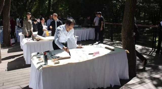 �ܶ���ʱ�������ż���ְ����ף�ĸ￪����ʮ�����黭��Ʒչ����