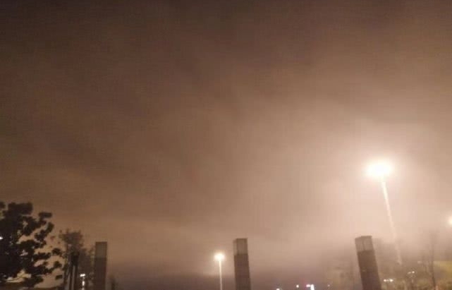�ܿڻ�վ����ͻȻ�������� ��������ζ�̱�