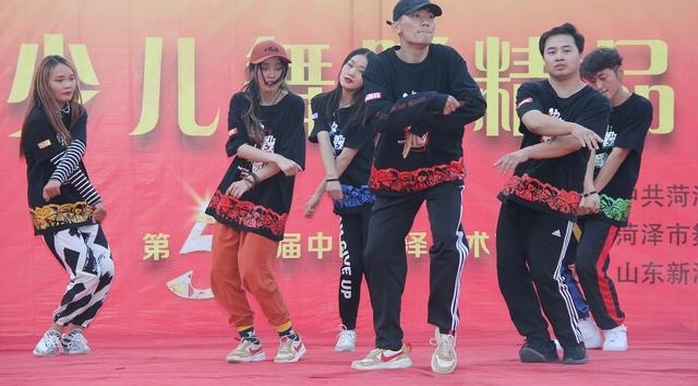 ������й����������ں������ٶ��赸��Ʒչ����ŷ�޳���¥������