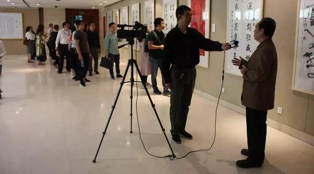 �ܶ���ʱ�������ż���ְ����ף�ĸ￪����ʮ�����黭��Ʒչ����