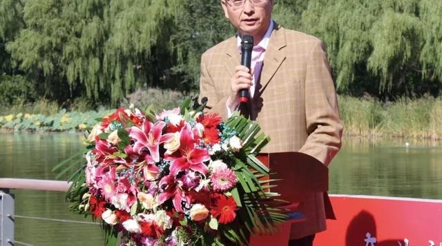 �ܶ���ʱ�������ż���ְ����ף�ĸ￪����ʮ�����黭��Ʒչ����