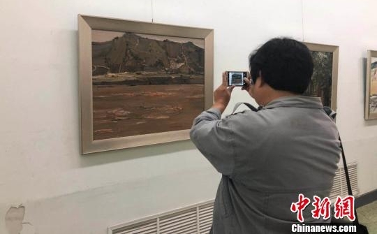 ��λ�ͻ���д���ƺ���Ʒ����ɽ�� չ�ֻƺ�֮��