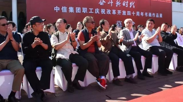 �ܶ���ʱ�������ż���ְ����ף�ĸ￪����ʮ�����黭��Ʒչ����