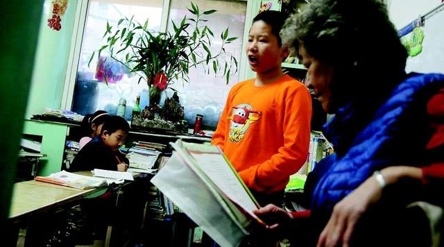 大连73岁老奶奶义务办托管班13年,培养20多名大学生