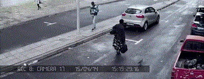 【小贴士】看完我再也不敢走路看手机了,特别是最后一张