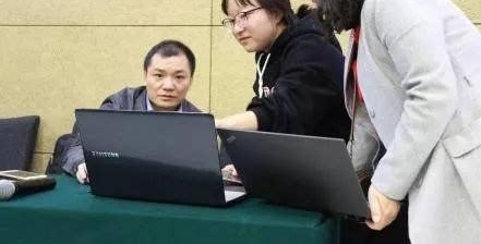 �ɽ蹤�ߣ���ʵ���С����ǡ�ѧ����̬׷������������׫д�����ް�