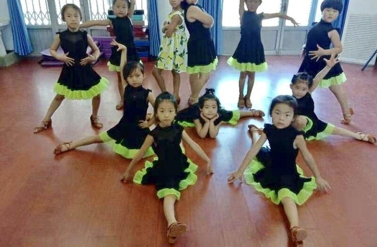 ׶ЭᡰĻ»㡱߽ӱ-ӢѧУ