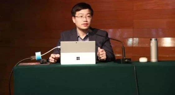 �ɽ蹤�ߣ���ʵ���С����ǡ�ѧ����̬׷������������׫д�����ް�