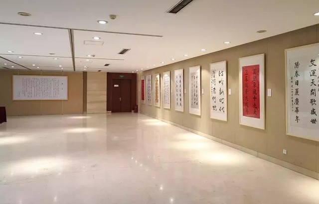 �ܶ���ʱ�������ż���ְ����ף�ĸ￪����ʮ�����黭��Ʒչ����