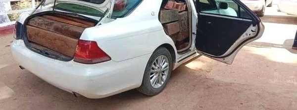 从缅甸曼德勒运往木姐的非法玉石、木材,1天内接连被查