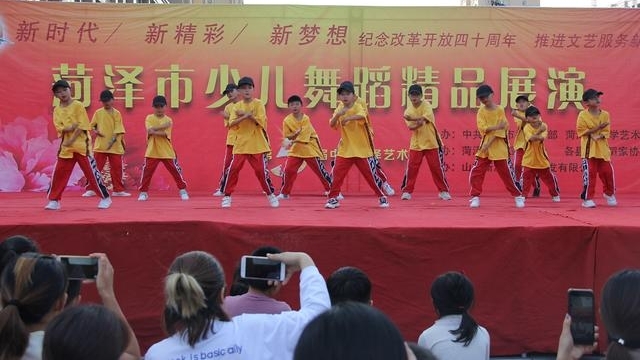 ������й����������ں������ٶ��赸��Ʒչ����ŷ�޳���¥������