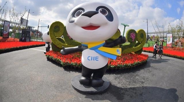 进博会首日,金记者带你感受现场的“高大上”!