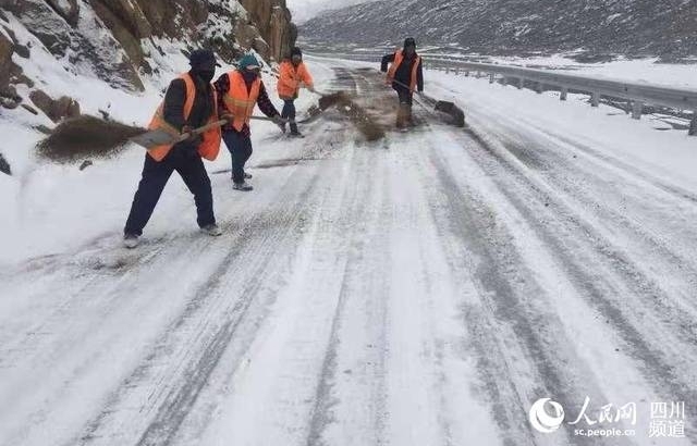 金沙江堰塞湖水位涨至2932.76米 已累计转移9964人