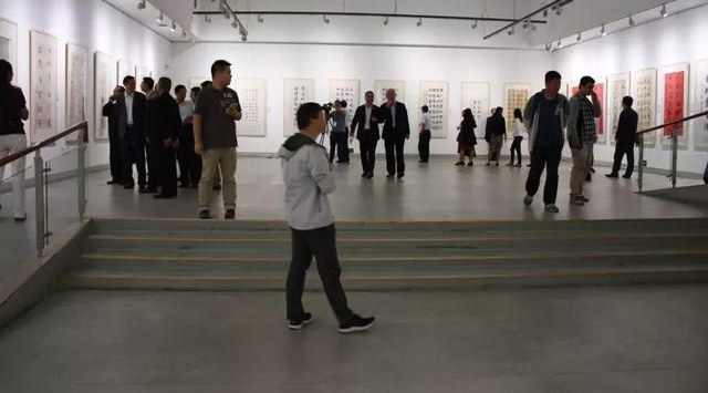 �ܶ���ʱ�������ż���ְ����ף�ĸ￪����ʮ�����黭��Ʒչ����