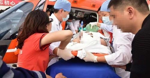 广东|跨城两地联动为重症老人搭建空中绿色生命通道!