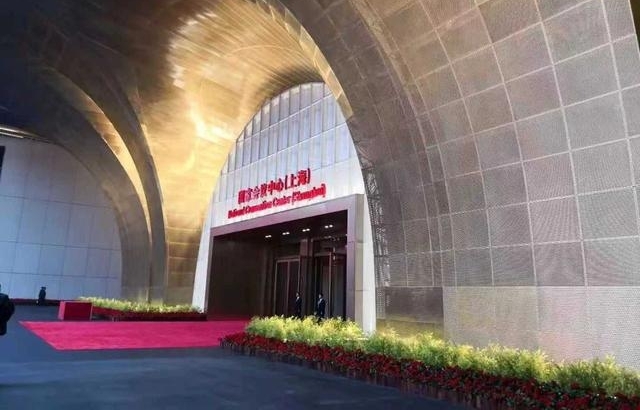 进博会首日,金记者带你感受现场的“高大上”!