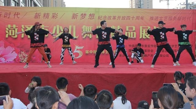 ������й����������ں������ٶ��赸��Ʒչ����ŷ�޳���¥������