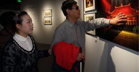 �й������׽조һ��һ·�����ʺ�������Ļ���Ӱ��ӭ����һȺ����ι���