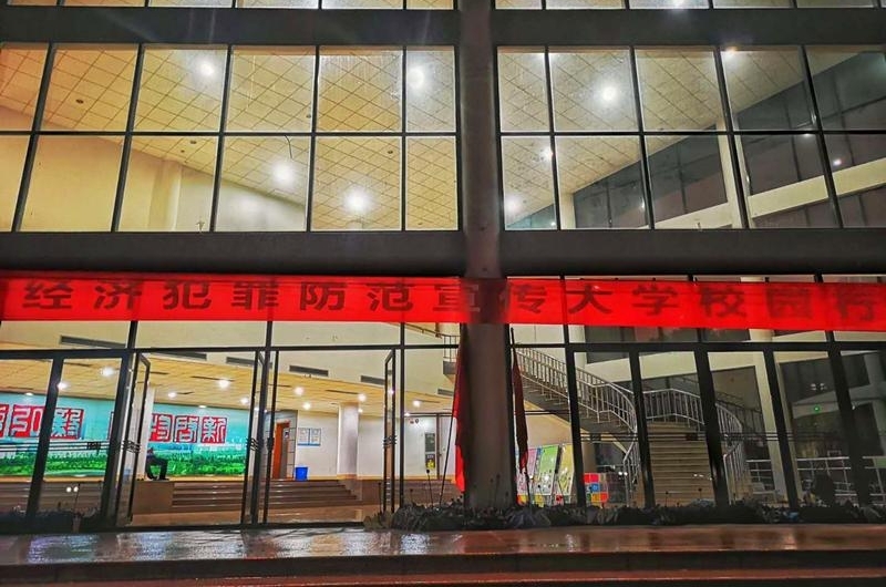 �������ӽӵ�һ���绰��ƭ295������������Ҳ����İ��