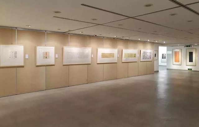 �ܶ���ʱ�������ż���ְ����ף�ĸ￪����ʮ�����黭��Ʒչ����