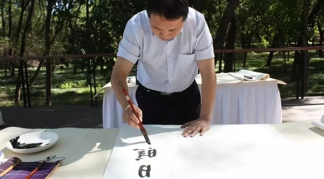 �ܶ���ʱ�������ż���ְ����ף�ĸ￪����ʮ�����黭��Ʒչ����