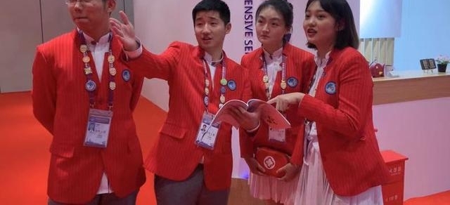 进博会首日,金记者带你感受现场的“高大上”!