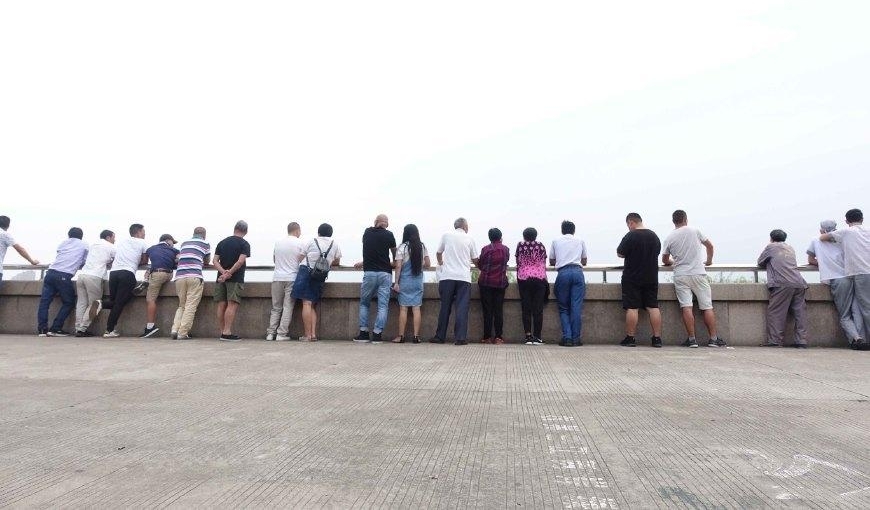 ���Ҹ���������Ҳ�ܳ�����Ǯ�����󳱵��ϰ�����